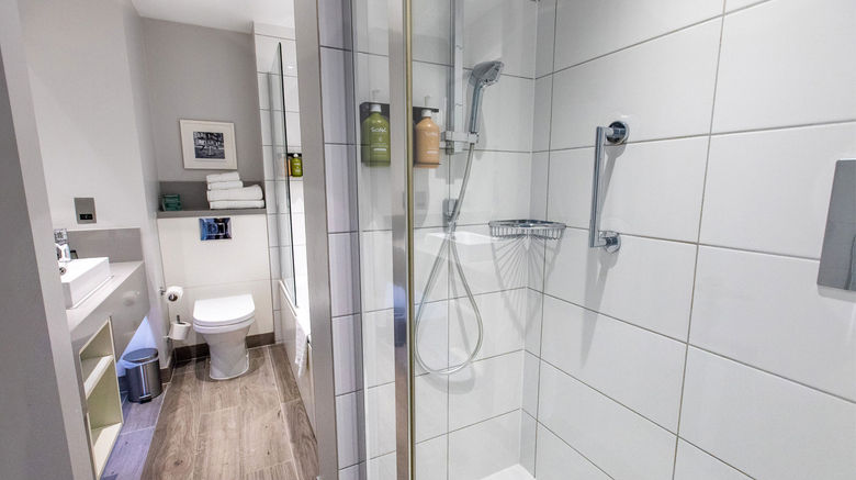 <b>Holiday Inn London Shepperton Suite</b>. Images powered by <a href="https://www.leonardoworldwide.com/" title="Leonardo Worldwide" target="_blank">Leonardo</a>.