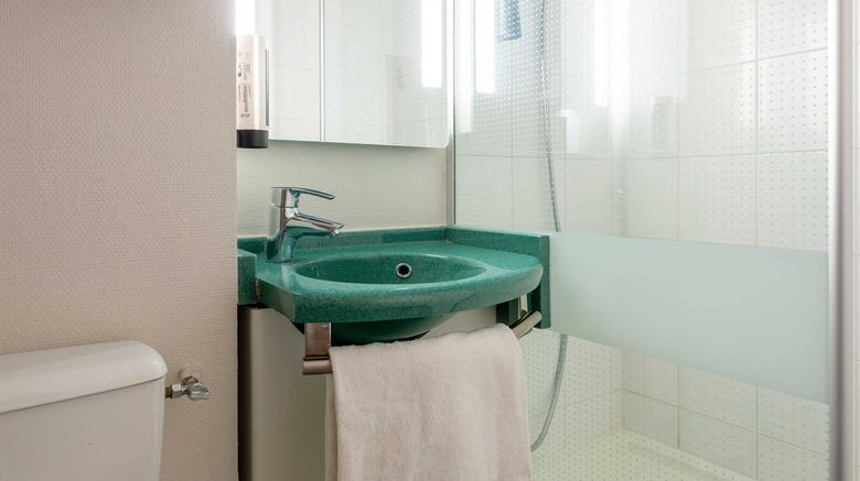 <b>B&B Hotel Blois Nord Vallee Maillard Room</b>. Images powered by <a href="https://www.leonardoworldwide.com/" title="Leonardo Worldwide" target="_blank">Leonardo</a>.