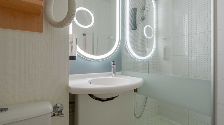 <b>B&B Hotel Blois Nord Vallee Maillard Room</b>. Images powered by <a href="https://www.leonardoworldwide.com/" title="Leonardo Worldwide" target="_blank">Leonardo</a>.