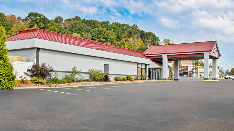 Red Roof Inn Cambridge, OH Exterior