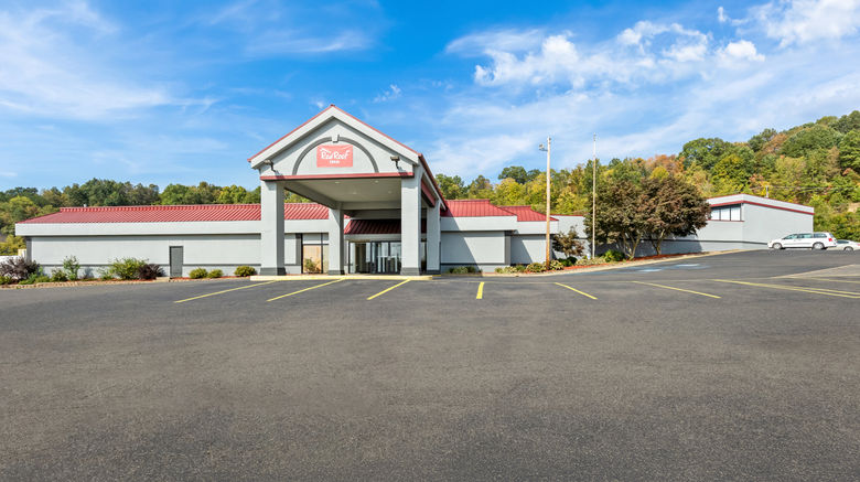 <b>Red Roof Inn Cambridge, OH Exterior</b>. Images powered by <a href="https://www.leonardoworldwide.com/" title="Leonardo Worldwide" target="_blank">Leonardo</a>.