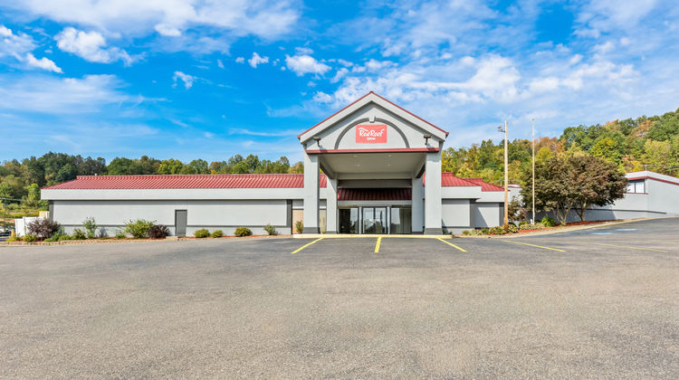 Red Roof Inn Cambridge, OH Exterior