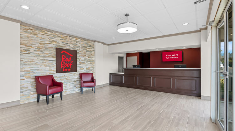 Red Roof Inn Cambridge, OH Lobby
