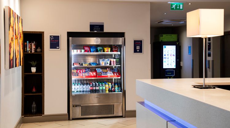 Holiday Inn Express Glasgow Airport Lobby