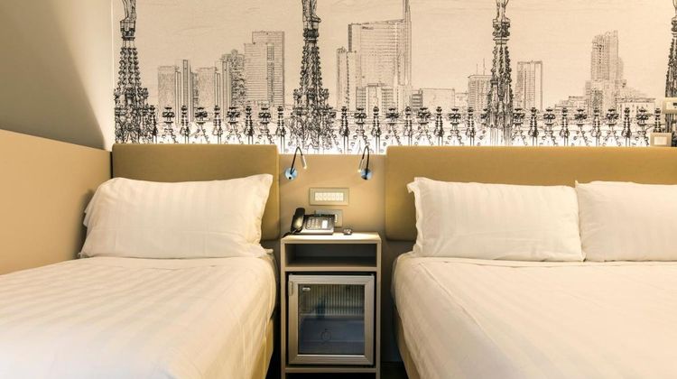 43 Station Hotel Room