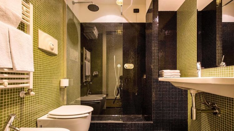 43 Station Hotel Room