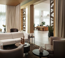 Embassy Suites CHA DT Lobby