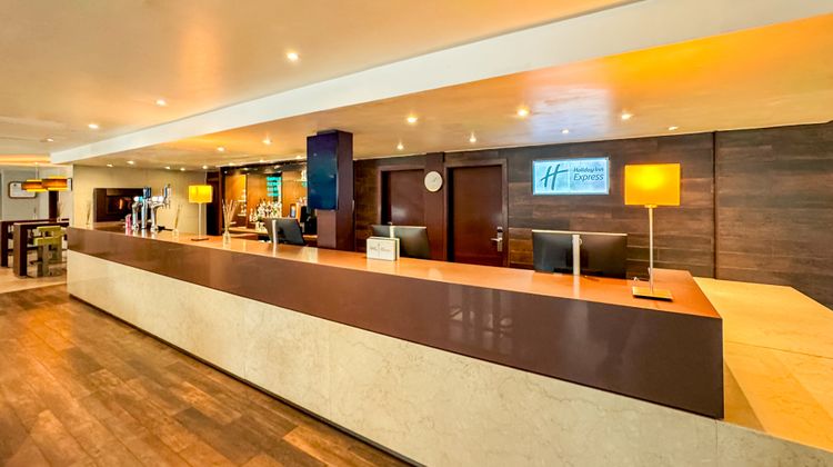 Holiday Inn Express London-Stratford Exterior