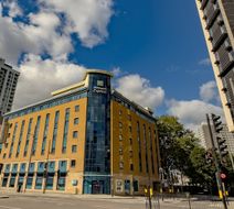 Holiday Inn Express London-Stratford Exterior