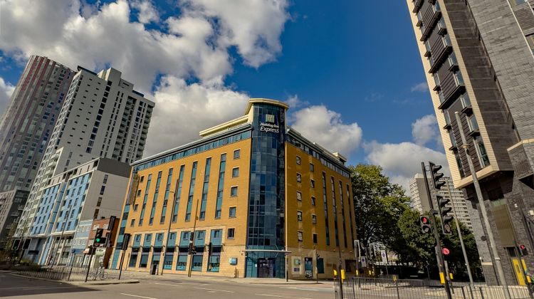 Holiday Inn Express London-Stratford Exterior