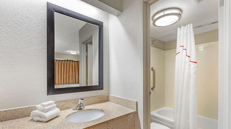 <b>Red Roof Inn Milwaukee Airport Oak Creek Room</b>. Images powered by <a href="https://www.leonardoworldwide.com/" title="Leonardo Worldwide" target="_blank">Leonardo</a>.