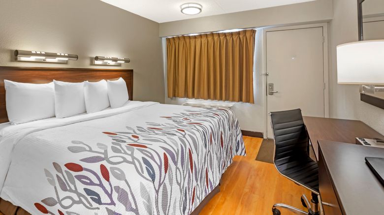 <b>Red Roof Inn Milwaukee Airport Oak Creek Room</b>. Images powered by <a href="https://www.leonardoworldwide.com/" title="Leonardo Worldwide" target="_blank">Leonardo</a>.