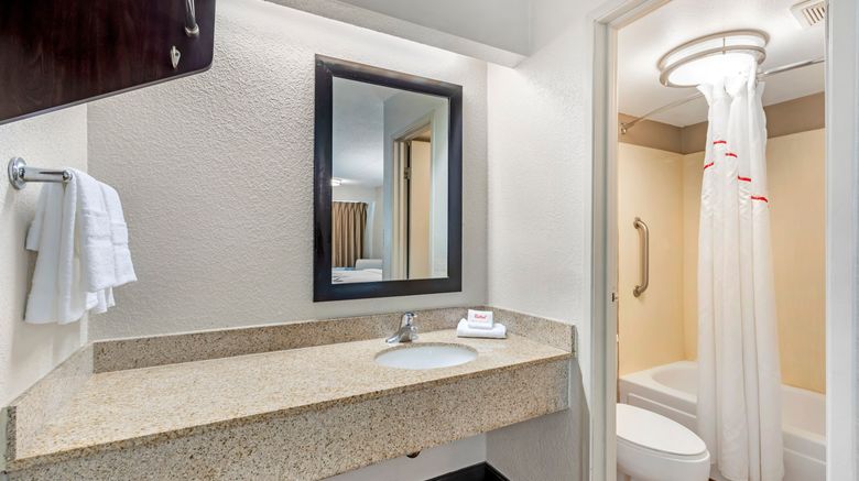 <b>Red Roof Inn Milwaukee Airport Oak Creek Room</b>. Images powered by <a href="https://www.leonardoworldwide.com/" title="Leonardo Worldwide" target="_blank">Leonardo</a>.