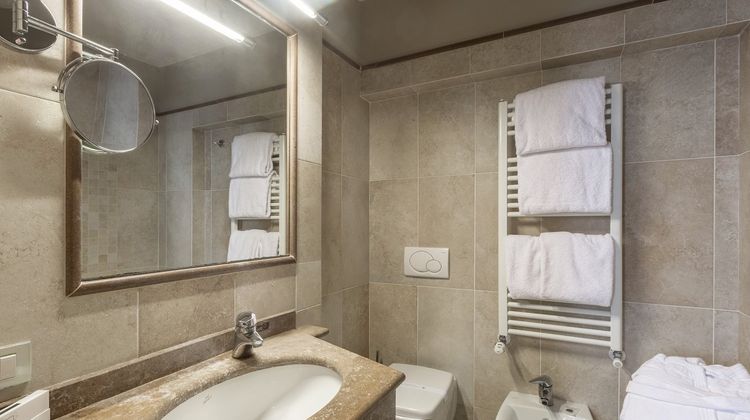 Hotel Embassy City Resort Room