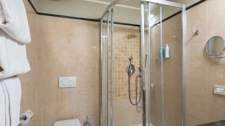 Hotel Embassy City Resort Room