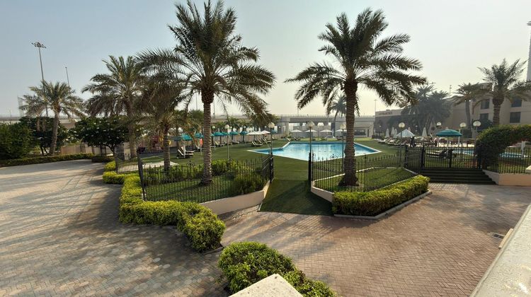 Crowne Plaza Bahrain Pool