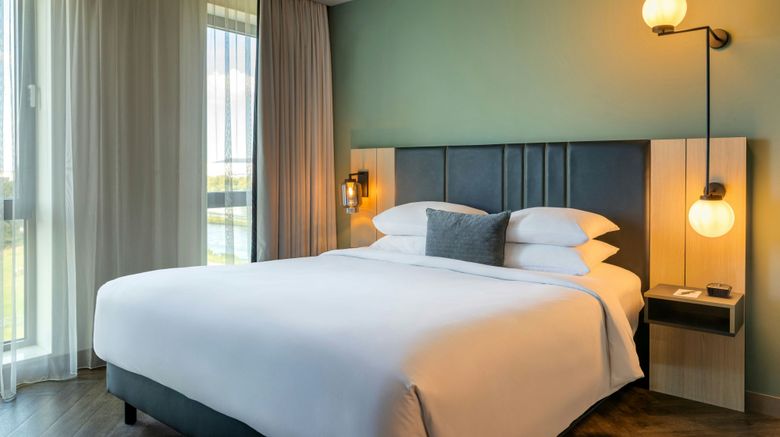 <b>Renaissance Amsterdam Schiphol Airport Suite</b>. Images powered by <a href="https://www.leonardoworldwide.com/" title="Leonardo Worldwide" target="_blank">Leonardo</a>.