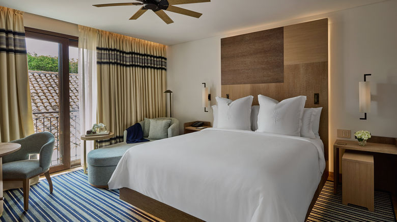 <b>Four Seasons Hotel and Residences Room</b>. Images powered by <a href="https://www.leonardoworldwide.com/" title="Leonardo Worldwide" target="_blank">Leonardo</a>.