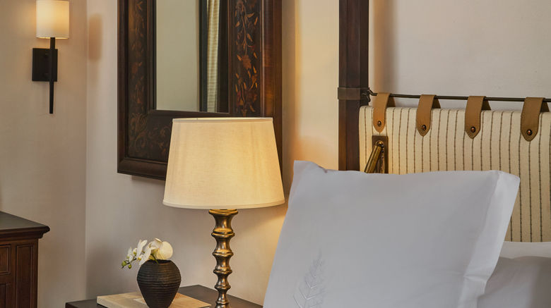 <b>Four Seasons Hotel and Residences Suite</b>. Images powered by <a href="https://www.leonardoworldwide.com/" title="Leonardo Worldwide" target="_blank">Leonardo</a>.