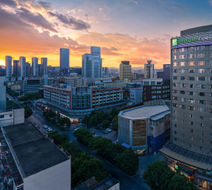 Holiday Inn Exp Kunming Railway Station Exterior