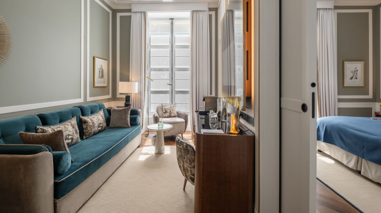 <b>Les Lumieres Versailles Suite</b>. Images powered by <a href="https://www.leonardoworldwide.com/" title="Leonardo Worldwide" target="_blank">Leonardo</a>.