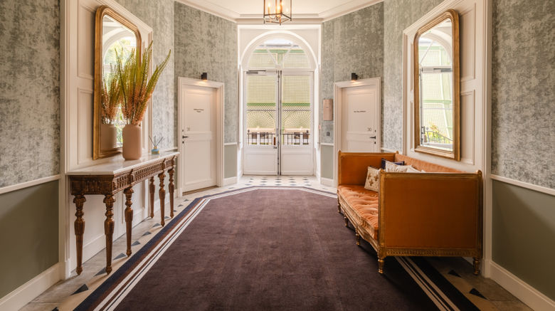 <b>Les Lumieres Versailles Lobby</b>. Images powered by <a href="https://www.leonardoworldwide.com/" title="Leonardo Worldwide" target="_blank">Leonardo</a>.