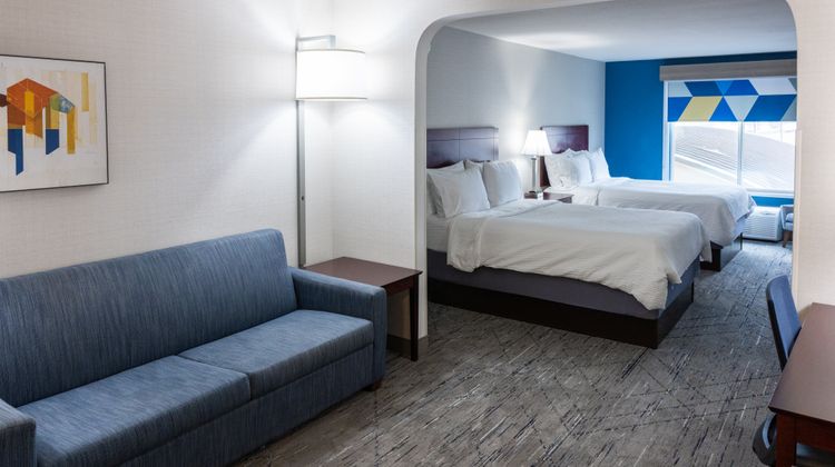 Holiday Inn Express Wichita Airport Room
