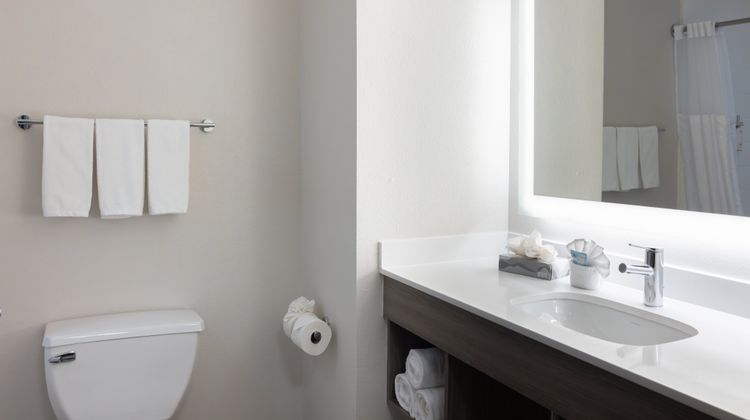 Holiday Inn Express Wichita Airport Room
