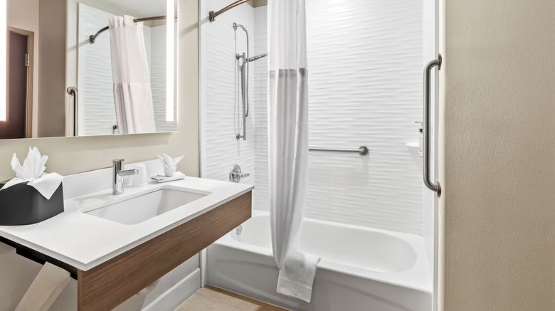 <b>Holiday Inn Express Hotel & Suites Room</b>. Images powered by <a href="https://www.leonardoworldwide.com/" title="Leonardo Worldwide" target="_blank">Leonardo</a>.