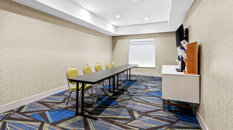 Holiday Inn Express Hotel & Suites Meeting