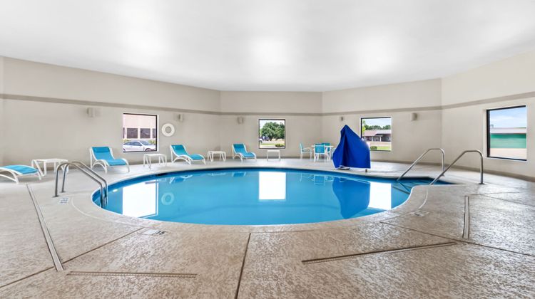 Holiday Inn Express Hotel & Suites Pool