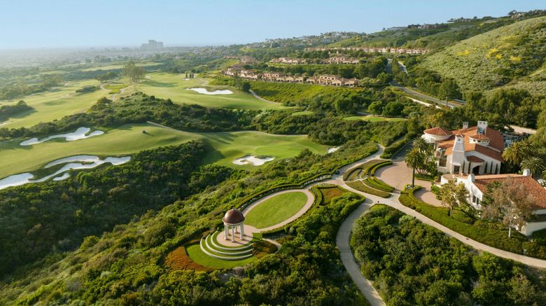 <b>The Resort at Pelican Hill Beach</b>. Images powered by <a href="https://www.leonardoworldwide.com/" title="Leonardo Worldwide" target="_blank">Leonardo</a>.