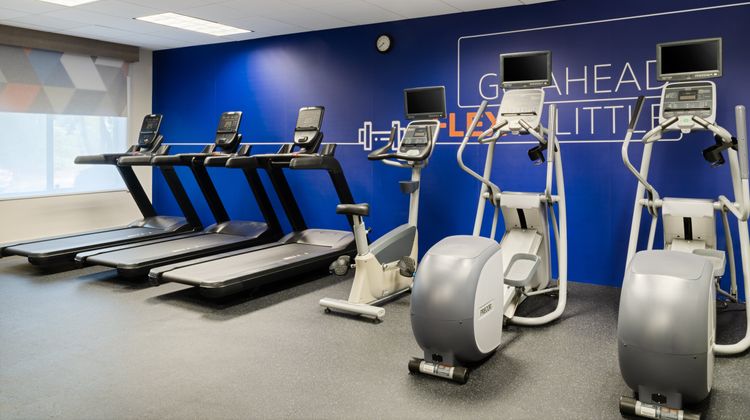 Holiday Inn Express & Suites Augusta W Health Club