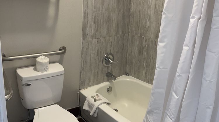 Red Roof Inn Kimball, TN-I-24 Room