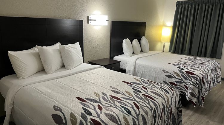Red Roof Inn Kimball, TN-I-24 Room