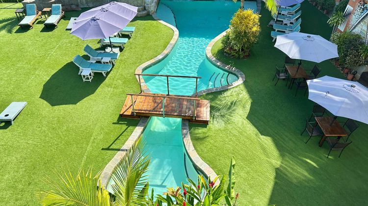 Palau Central Hotel Pool