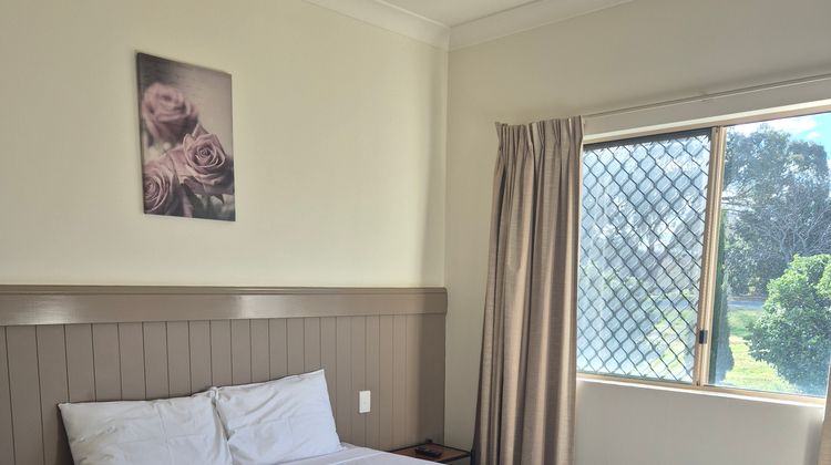Pittsworth Motor Inn Room