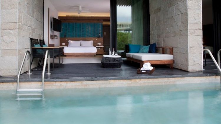 Devossion by Live Aqua Pool