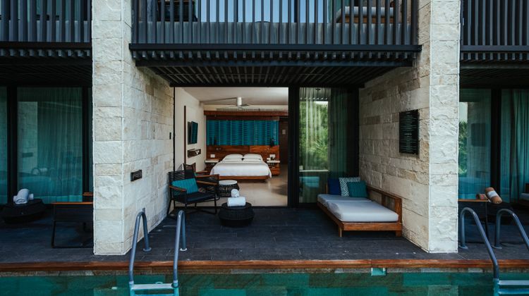 Devossion by Live Aqua Pool