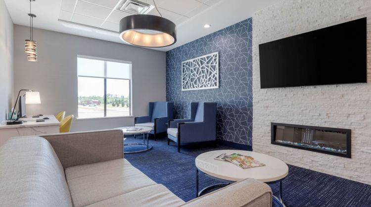 Holiday Inn Express & Suites Choctaw Exterior