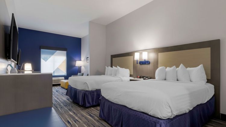 Holiday Inn Express & Suites Choctaw Suite