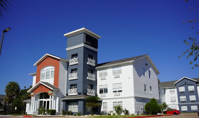 Candlewood Suites Houston Space Center Exterior