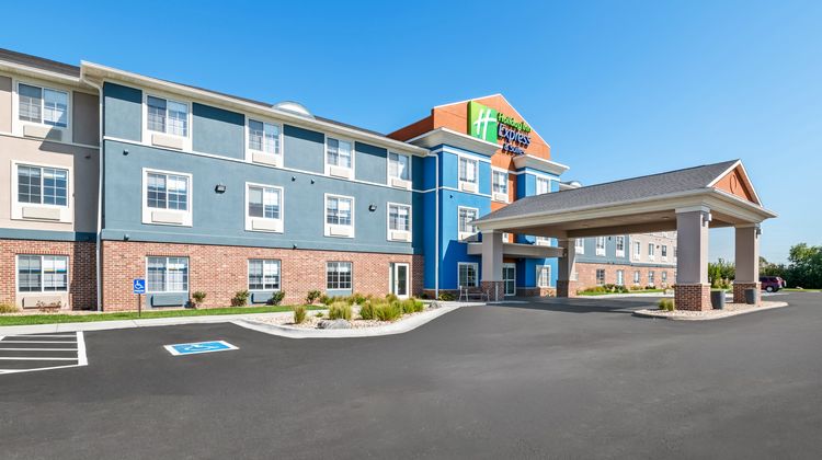 Holiday Inn Express Hotel & Suites Exterior