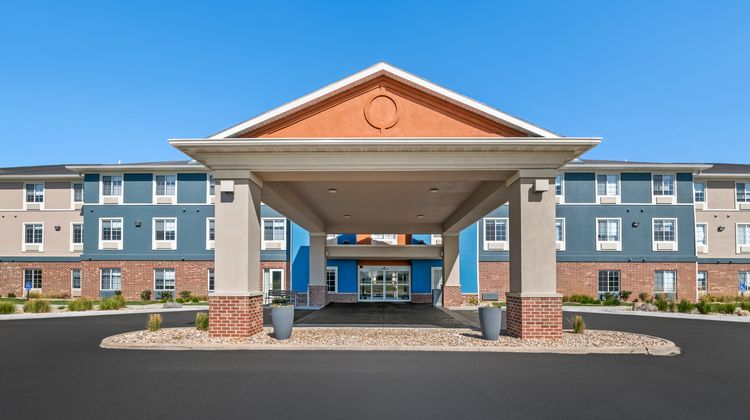 Holiday Inn Express Hotel & Suites Exterior