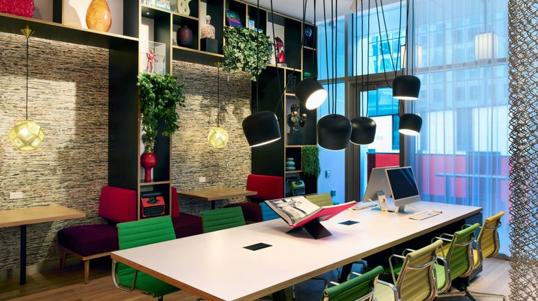 <b>citizenM Austin Downtown Meeting</b>. Images powered by <a href="https://www.leonardoworldwide.com/" title="Leonardo Worldwide" target="_blank">Leonardo</a>.