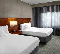 Courtyard by Marriott Waldorf Room