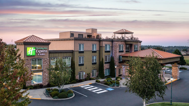 Holiday Inn Express & Suites Sequim Exterior