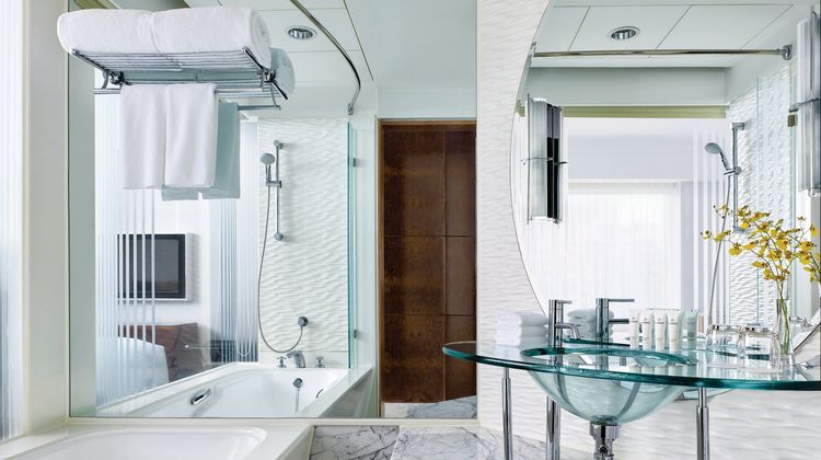 Cordis, Hong Kong Room