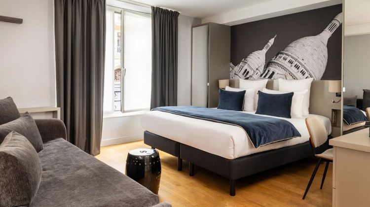 Midnight Hotel Paris Suite