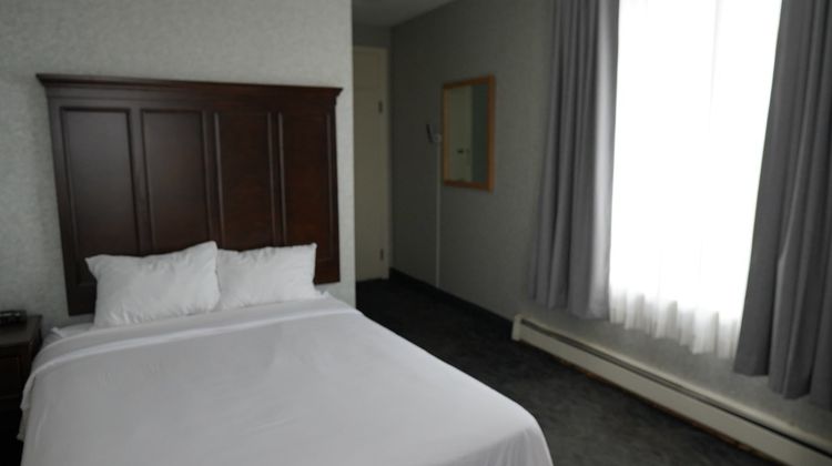 Prince Arthur Waterfront Hotel & Suites Exterior